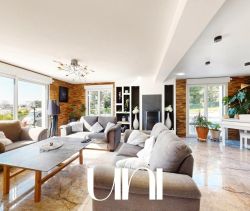 For rent: Mansion by the sea, Periers-sur-le-Dan