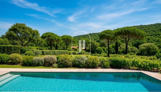 CASA DE 6 HABITACIONES 185 M2 FRENTE AL MAR RAMATUELLE