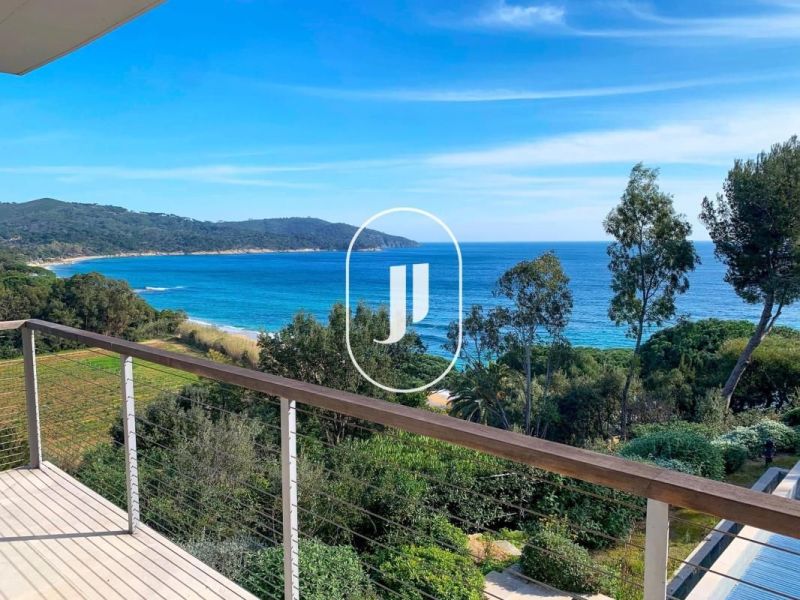 A louer MAISON  D'ARCHITECTE PIEDS DANS L'EAU LA CROIX VALMER