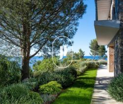 A louer MAISON  D'ARCHITECTE PIEDS DANS L'EAU LA CROIX VALMER