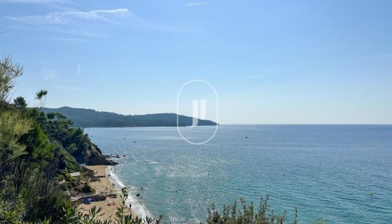 CASA DE 7 HABITACIONES 430 M2 FRENTE AL MAR LA CROIX VALMER