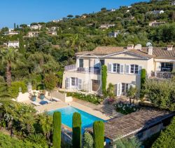 Se vende: casa de 6 habitaciones, 250 m², vistas al mar, Gassin