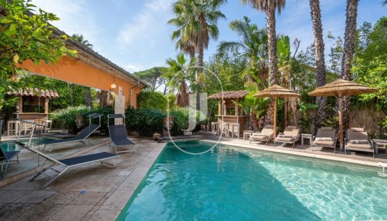 A louer APPARTEMENT DE PRESTIGE  180 M2 BORD DE MER SAINTE MAXIME