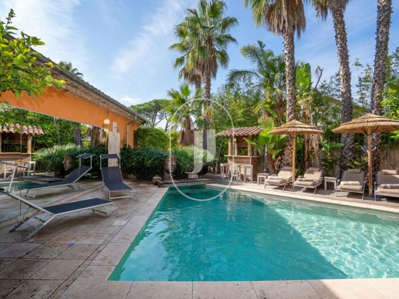 A louer APPARTEMENT DE PRESTIGE  180 M2 BORD DE MER SAINTE MAXIME