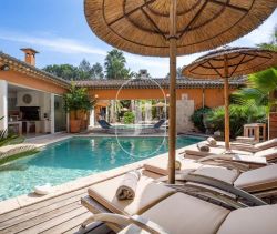 A louer APPARTEMENT DE PRESTIGE  180 M2 BORD DE MER SAINTE MAXIME