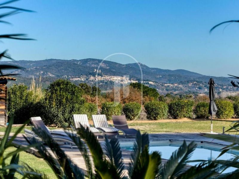 A louer MAISON  7 PIECES 250 M2 BORD DE MER COGOLIN