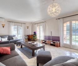 A louer MAISON  7 PIECES 250 M2 BORD DE MER COGOLIN