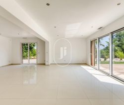 For rent: Architect-designed house, Le Plan de la Tour