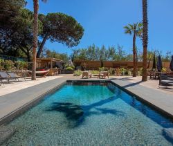 Se vende casa contemporánea con vistas al mar en Grimaud.