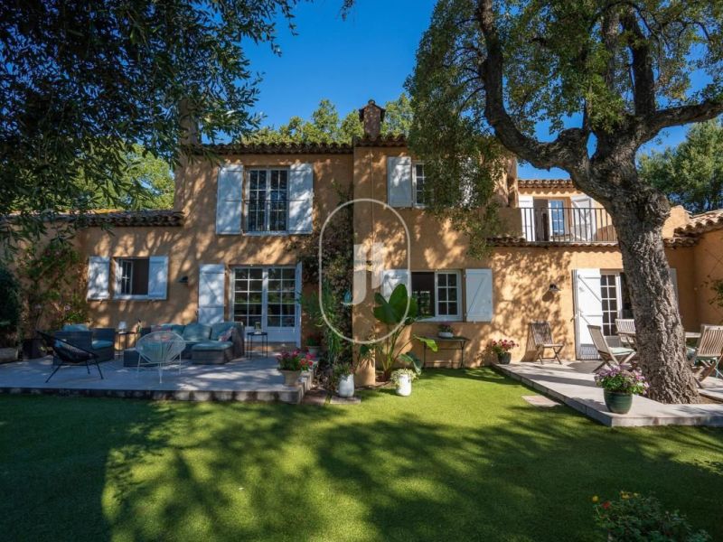 Contemporary house for sale, beach within walking distance, Grimaud