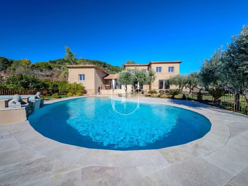 A louer MAISON  6 PIECES 210 M2  LA MOTTE