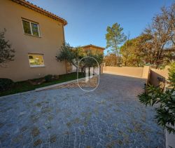 A louer MAISON  6 PIECES 210 M2  LA MOTTE