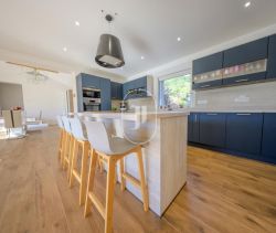 A louer MAISON  6 PIECES 210 M2  LA MOTTE