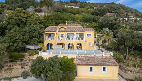 CASA DE 6 HABITACIONES 207 M2 FRENTE AL MAR SAINTE MAXIME