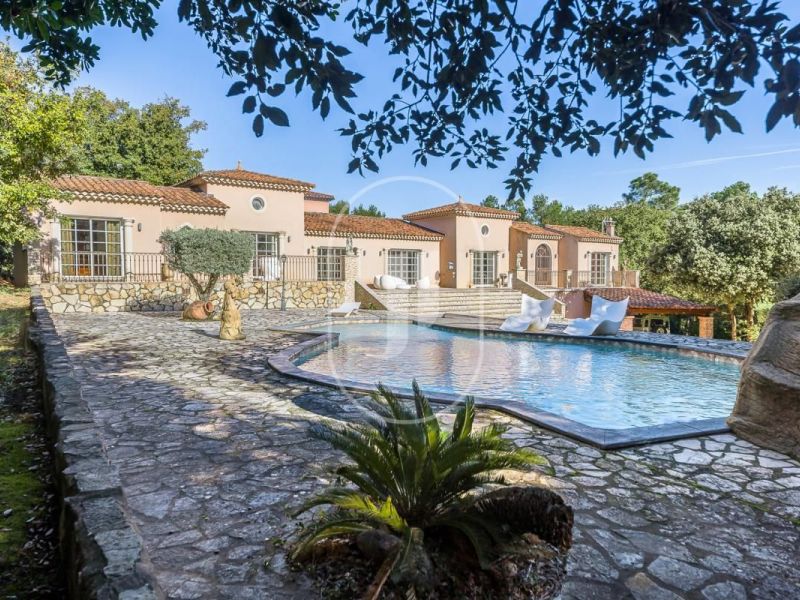 En venta: casa de 7 habitaciones, 240 m², Saint Laurent des Arbres