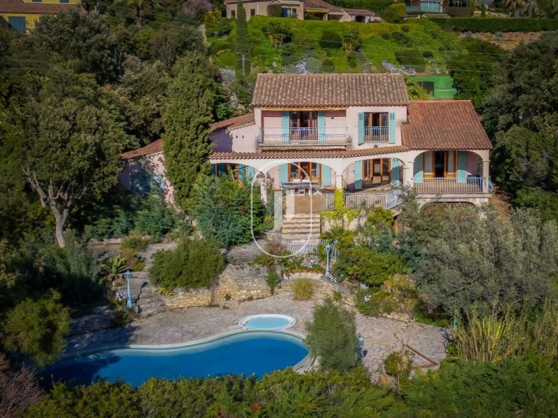 A louer MAISON  7 PIECES 203 M2 VUE MER LA CROIX VALMER