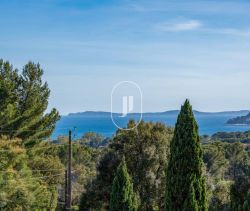 A louer MAISON  7 PIECES 203 M2 VUE MER LA CROIX VALMER