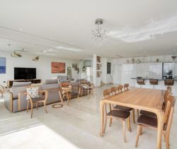 A louer PENTHOUSE DUPLEX DE PRESTIGE T6 327 M2 TERRASSE PIEDS DANS L'EAU SAINTE MAXIME