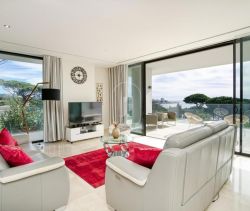 A louer APPARTEMENT DE PRESTIGE T3 124 M2 TERRASSE PIEDS DANS L'EAU SAINTE MAXIME