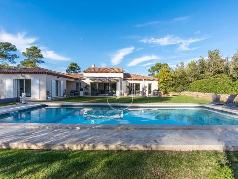 For rent: 6-room house, 292 m², Flassans-sur-Issole