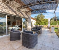 For rent: 6-room house, 292 m², Flassans-sur-Issole