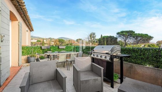 A louer APPARTEMENT T2 35 M2 TERRASSE BORD DE MER GRIMAUD