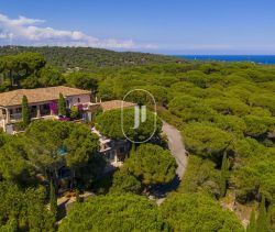 A louer MAISON  DE MAîTRE BORD DE MER RAMATUELLE