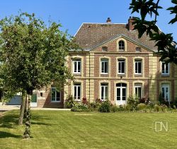 A louer MAISON  DE MAîTRE BORD DE MER SAINT ROMAIN DE COLBOSC Commerces et tous services, écoles primaire, maternelle, collège. Lycée sur Lillebonne (