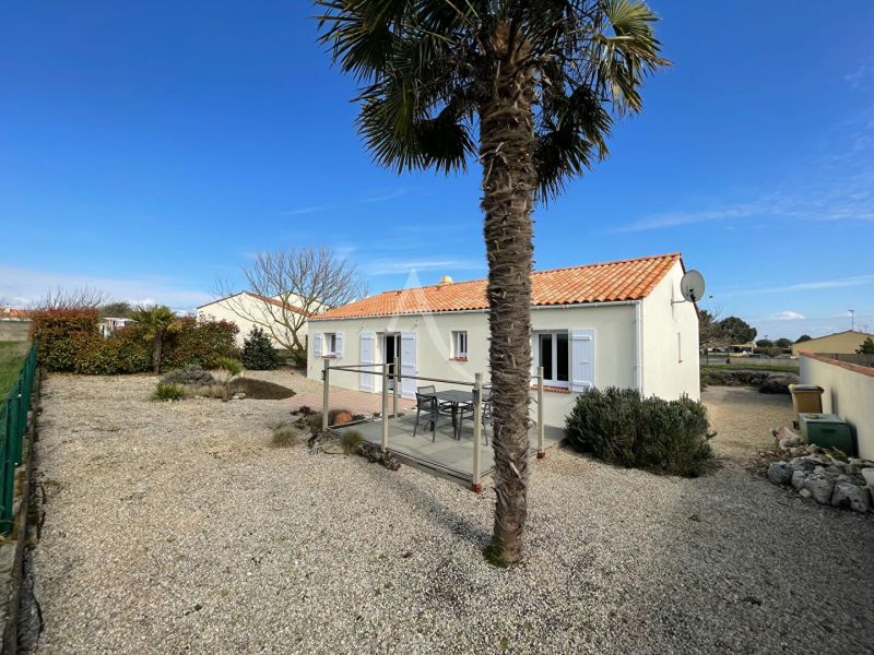 A vendre MAISON  5 PIECES 85 M2 BORD DE MER LONGEVILLE SUR MER