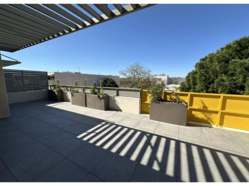 A louer APPARTEMENT T4 93 M2  NIMES