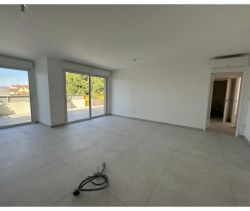 A louer APPARTEMENT T4 93 M2  NIMES