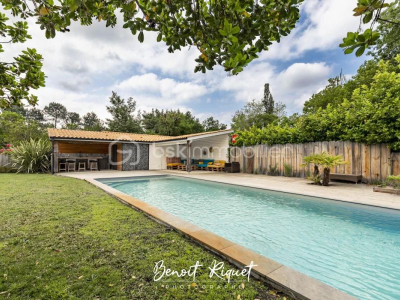 A louer MAISON  7 PIECES 221 M2 BORD DE MER LANTON