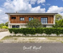 A louer MAISON  7 PIECES 221 M2 BORD DE MER LANTON