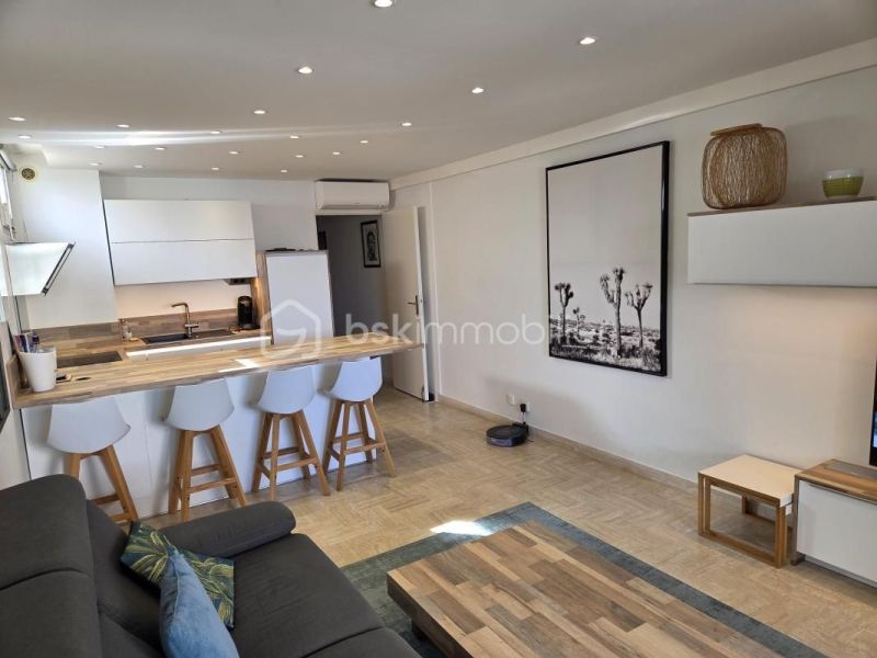 For rent: 1-bedroom apartment, 39 m², terrace with sea view, Cavalaire-sur-Mer