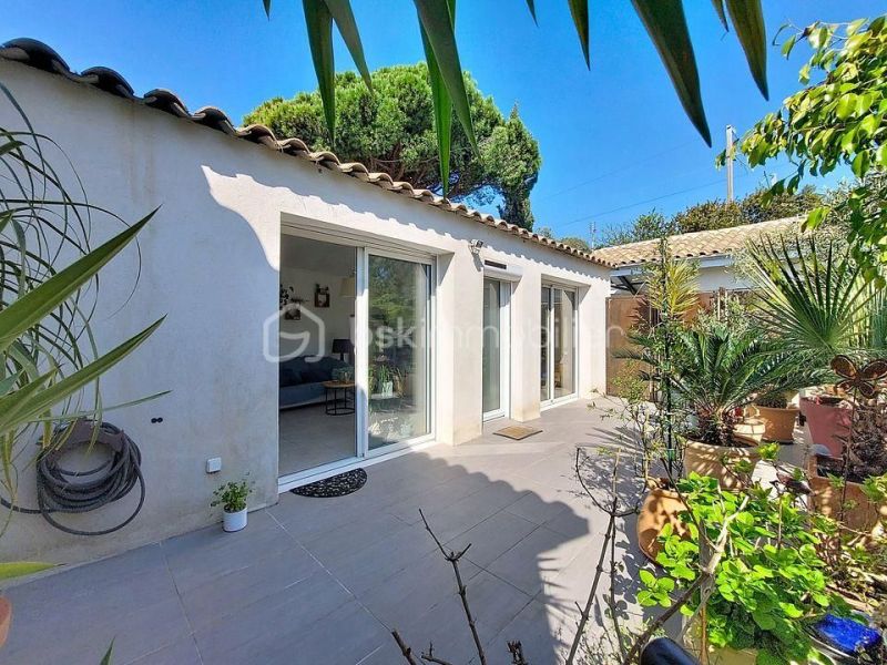 For rent: 1-bedroom apartment, 34 m², terrace, beachfront, Bandol