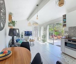 For rent: 1-bedroom apartment, 34 m², terrace, beachfront, Bandol