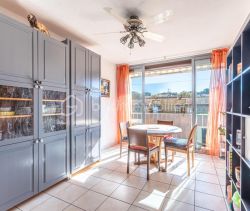 A louer APPARTEMENT T3 50 M2 BORD DE MER LA SEYNE SUR MER