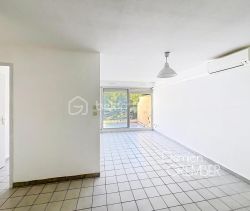 For rent: 2-bedroom duplex apartment, 51 m², terrace, seaside, Sète