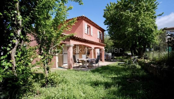 Contemporary house for rent in La Penne-sur-Huveaune