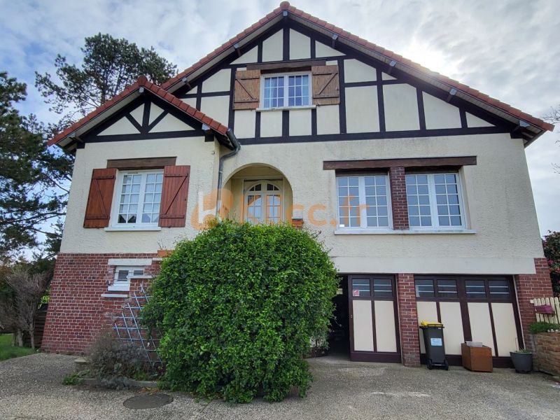 Se vende: casa de 5 habitaciones, 115 m², junto al mar, Dieppe, a 5 minutos del mar y Neuville-sur-Dieppe, y a 10 minutos de Dieppe.