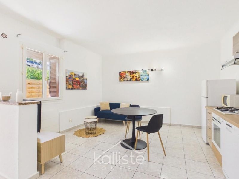 For rent: 1-bedroom apartment, 32 m², terrace, seaside, Ajaccio