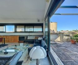 For rent: 4-room apartment, 112 m², terrace, seaside, Arles