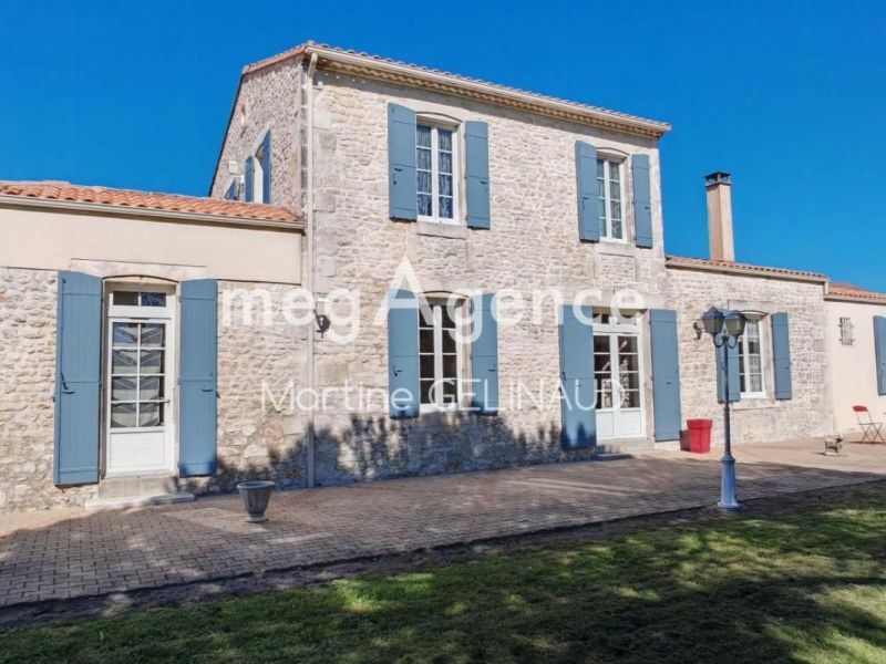 Mansion for rent by the sea in Royan