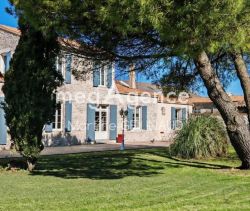 Mansion for rent by the sea in Royan