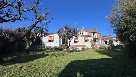 For rent: Mansion by the sea, Longeville-sur-Mer