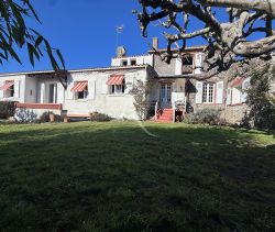 For rent: Mansion by the sea, Longeville-sur-Mer
