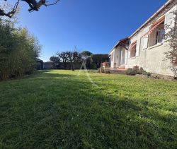 For rent: Mansion by the sea, Longeville-sur-Mer