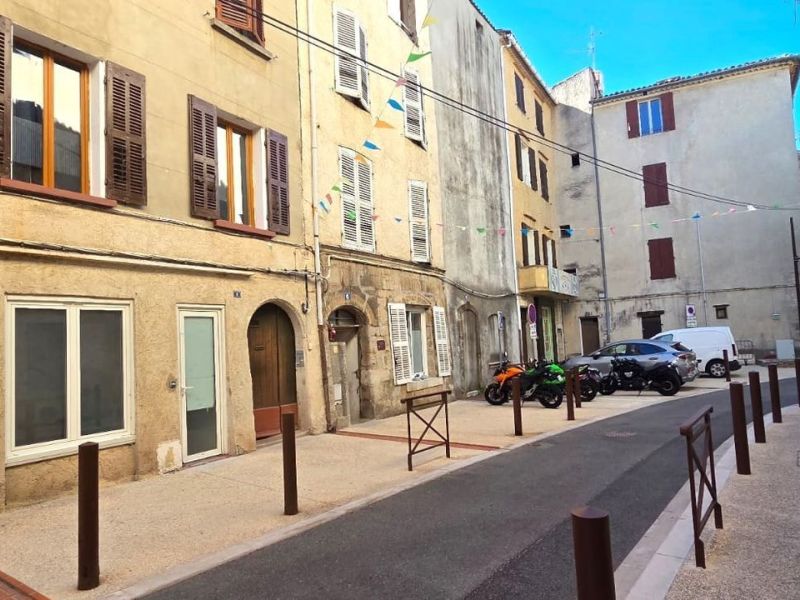 A louer APPARTEMENT T2 53 M2  SIGNES