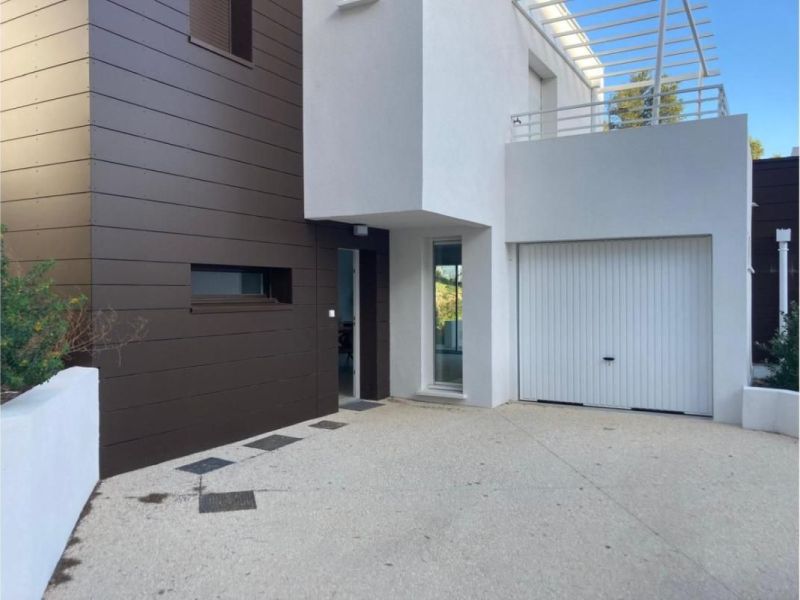 For rent: 4-room house, 92 m², beachfront, La Seyne-sur-Mer