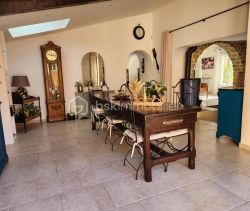 A louer MAISON  8 PIECES 195 M2  TARADEAU
